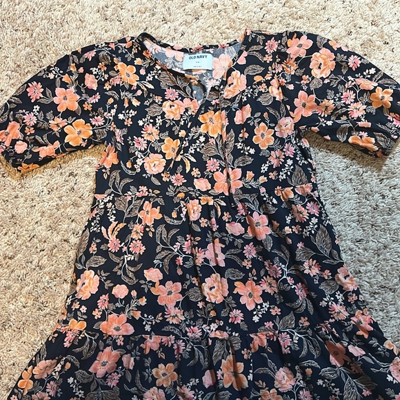 Old Navy Girls Floral Dress. Size Medium (8) - Picture 2 of 11